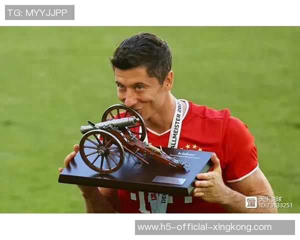 莱万领衔球队新征程挑战赛季巅峰目标展现无与伦比的足球才华与激情