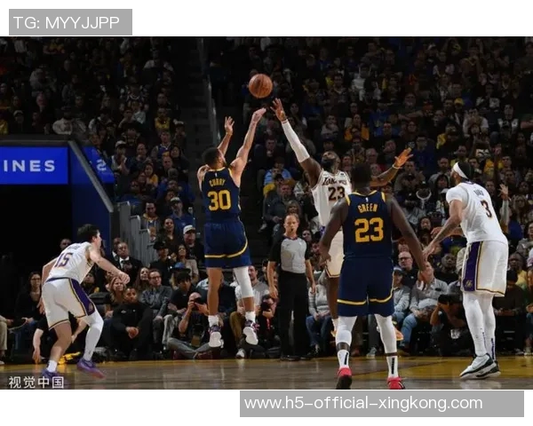 外国篮球明星在赛场上的精彩表现与背后的奋斗故事